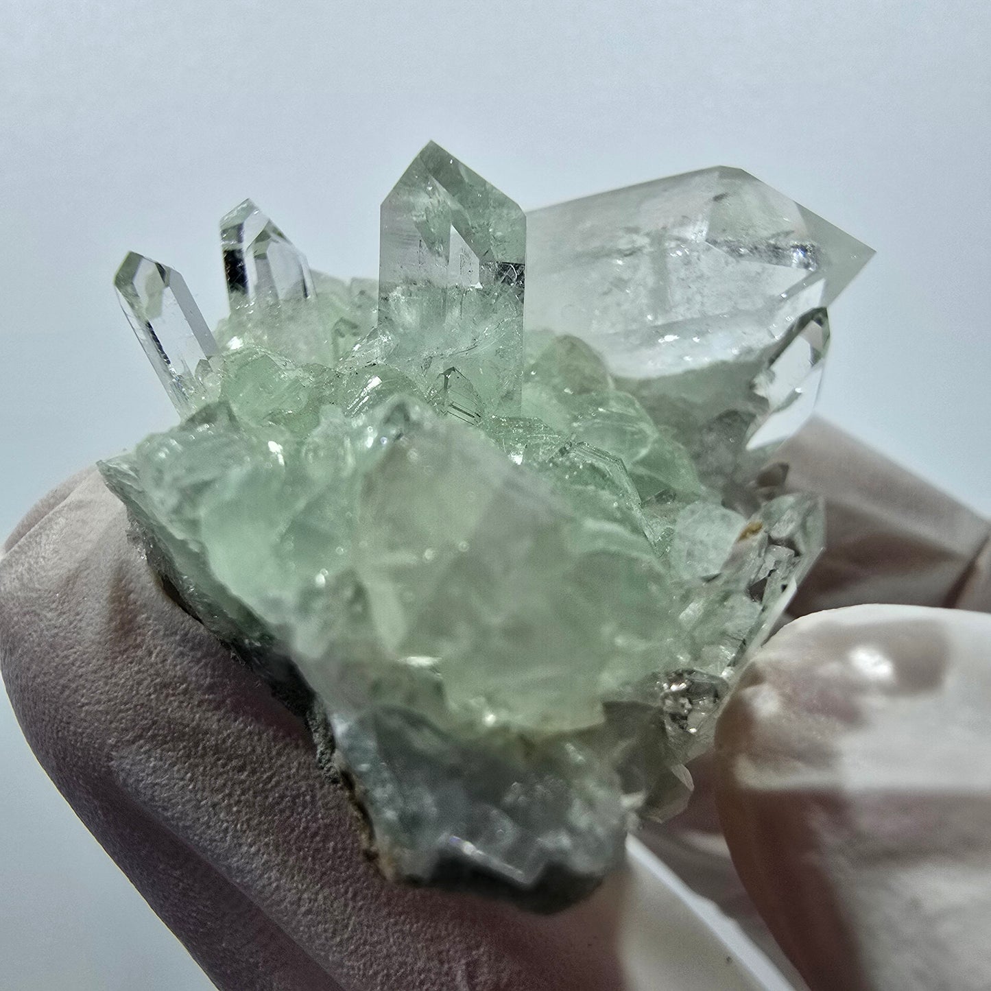 Spécimen de quartz clair, de préhnite et de calcite Streep Mine, Goboboseb, Namibie 49*38*23 mm