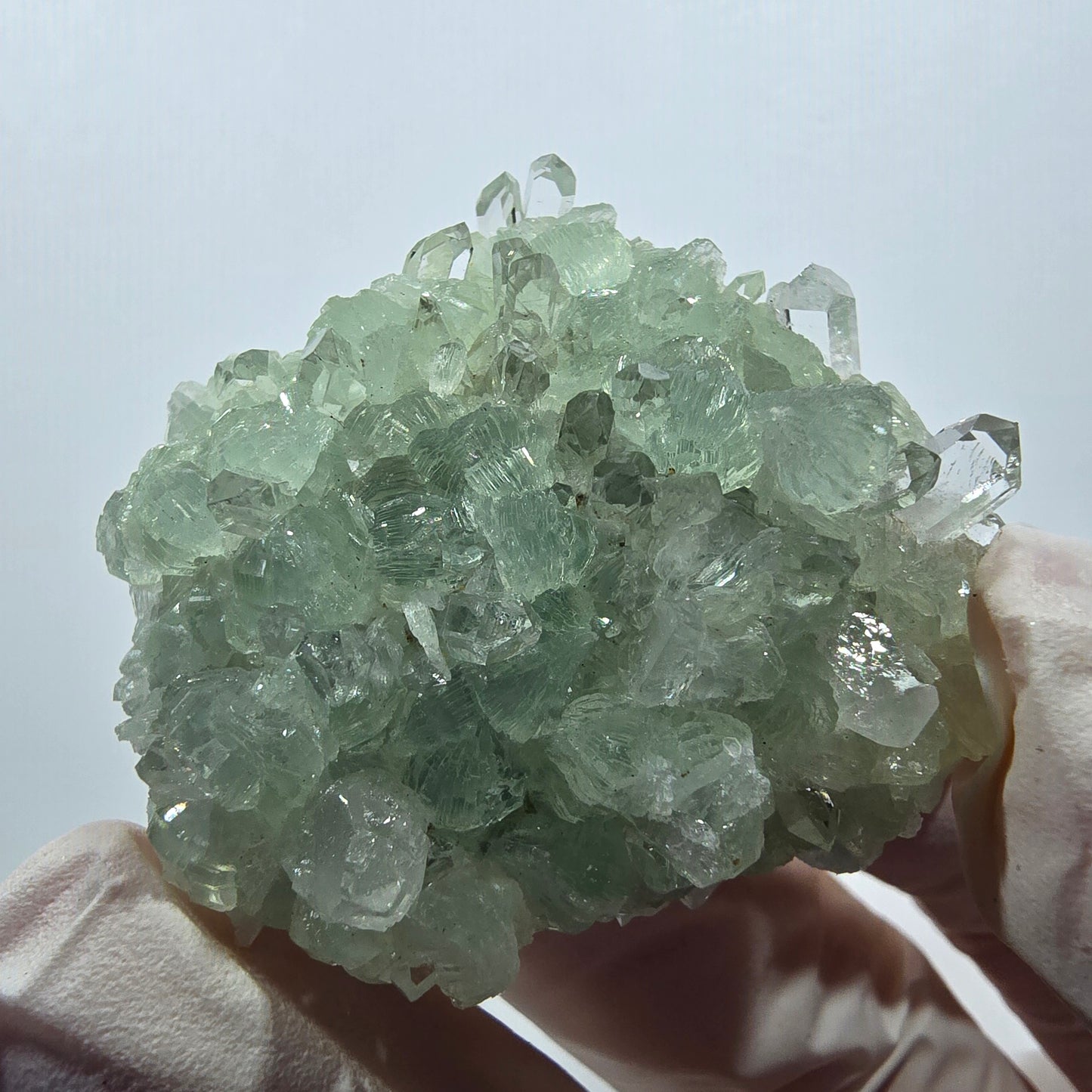 Spécimen de quartz, préhnite et calcite en forme d'étoile, mine Streep, Goboboseb, Namibie, 44 x 40 x 16 mm
