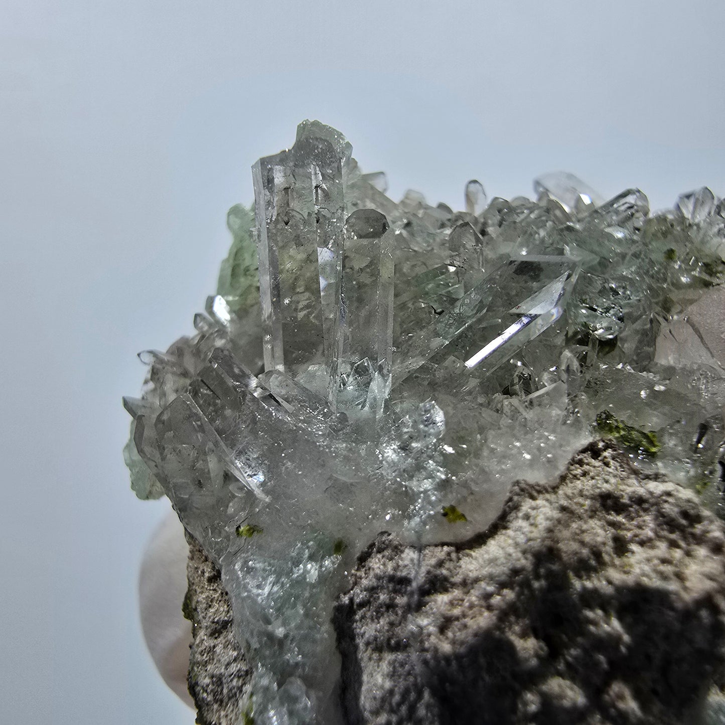 Quartz Starburst, préhnite, analcim, calcite Streep Mine, Gobo, Namibie 51 x 36 x 20 mm