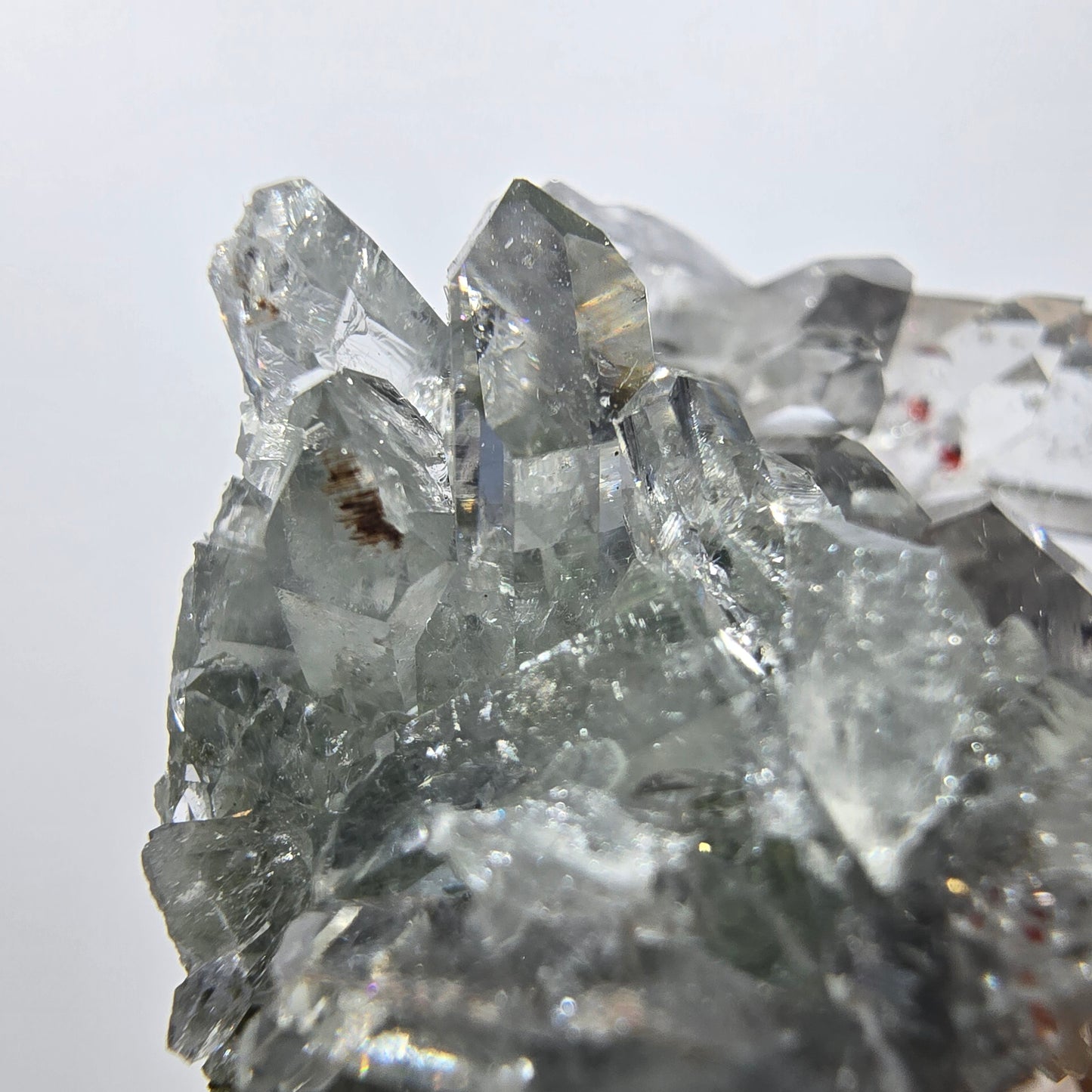 Quartz Harlequin Starburst, spécimen de préhnite, mine Streep, Goboboseb, Namibie, 44 x 39 x 25 mm