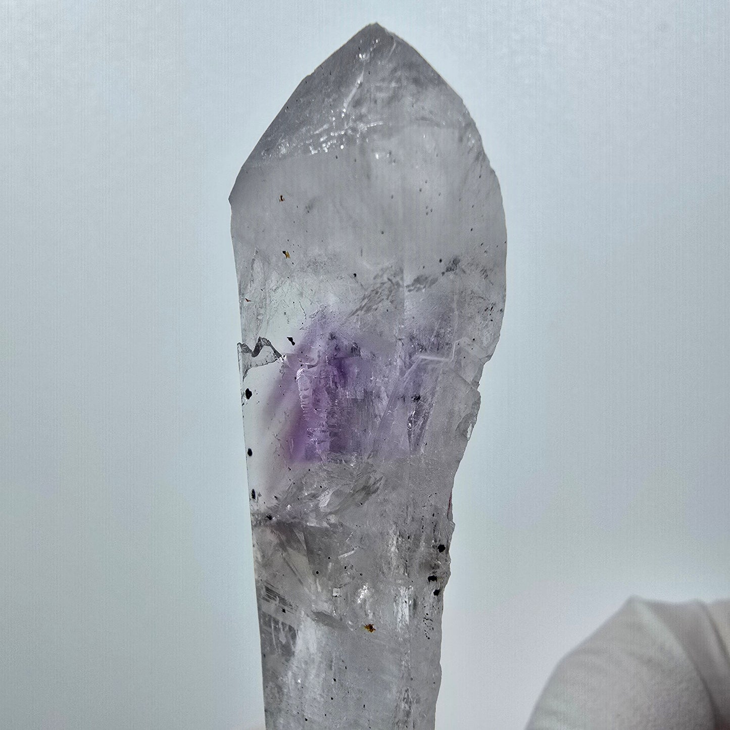 Améthyste fantôme squelette avec hématite, mine Streep, Goboboseb, Namibie, 66 x 16 x 12 mm