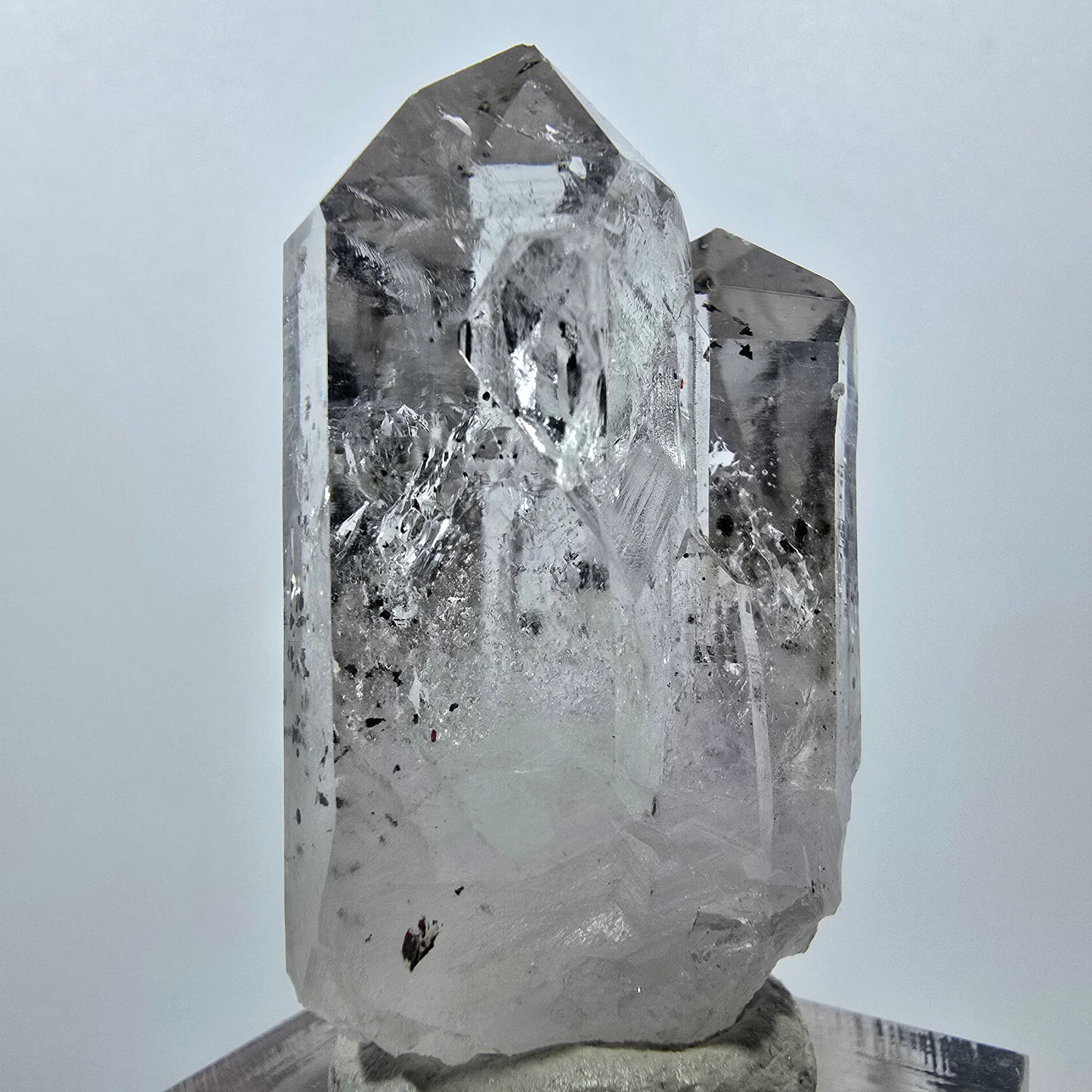Quartz Harlequin, pointes d'hématite, mine Streep, Goboboseb, Namibie, 39 x 21 x 18 mm
