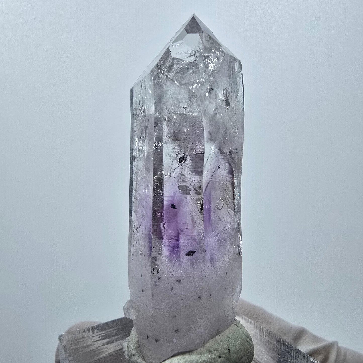 Améthyste fantôme, mine d'hématite Point Streep, Goboboseb, Namibie, 48 x 21 x 14 mm