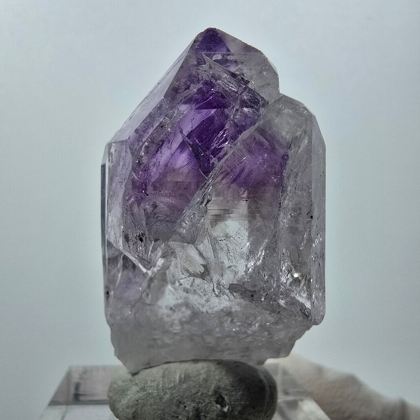 Améthyste fantôme, mine d'hématite Point Streep, Goboboseb, Namibie, 39 x 19 x 16 mm