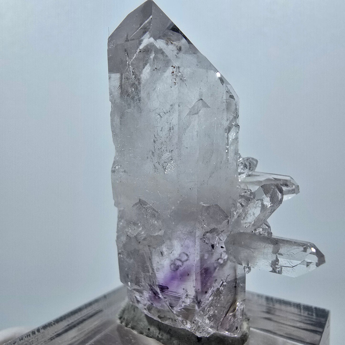Améthyste fantôme avec analcim, mine d'hématite Streep, Goboboseb, Namibie, 38 x 23 x 14 mm