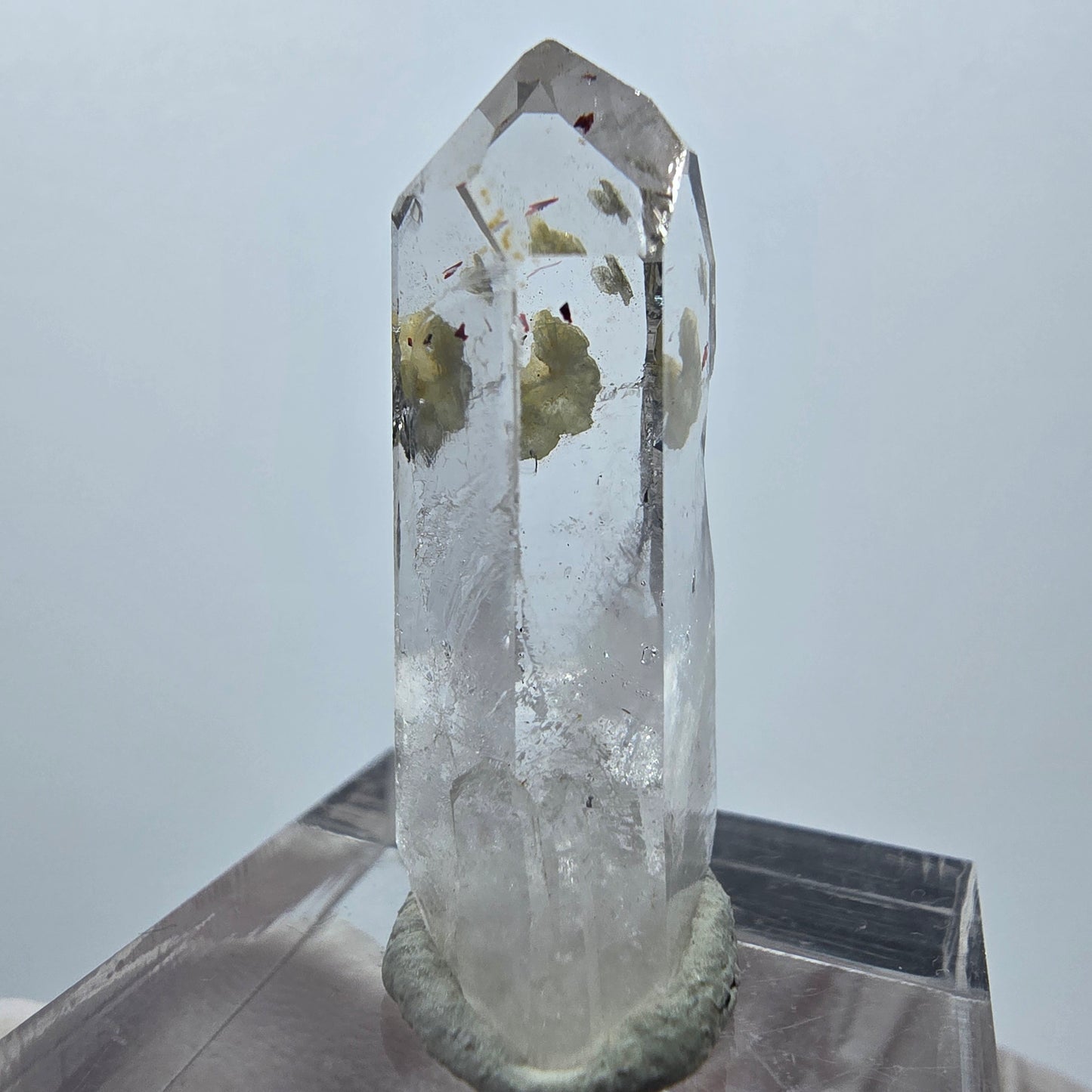 Quartz Harlequin avec préhnite Point Streep Mine, Goboboseb, Namibie 32 x 14 x 11 mm