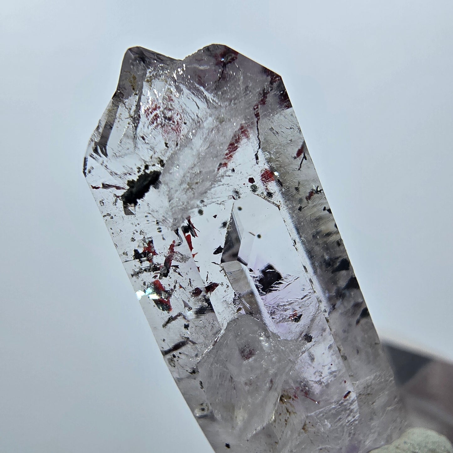 Quartz clair Harlequin Point Streep Mine, Goboboseb, Namibie, 30 x 12 x 10 mm