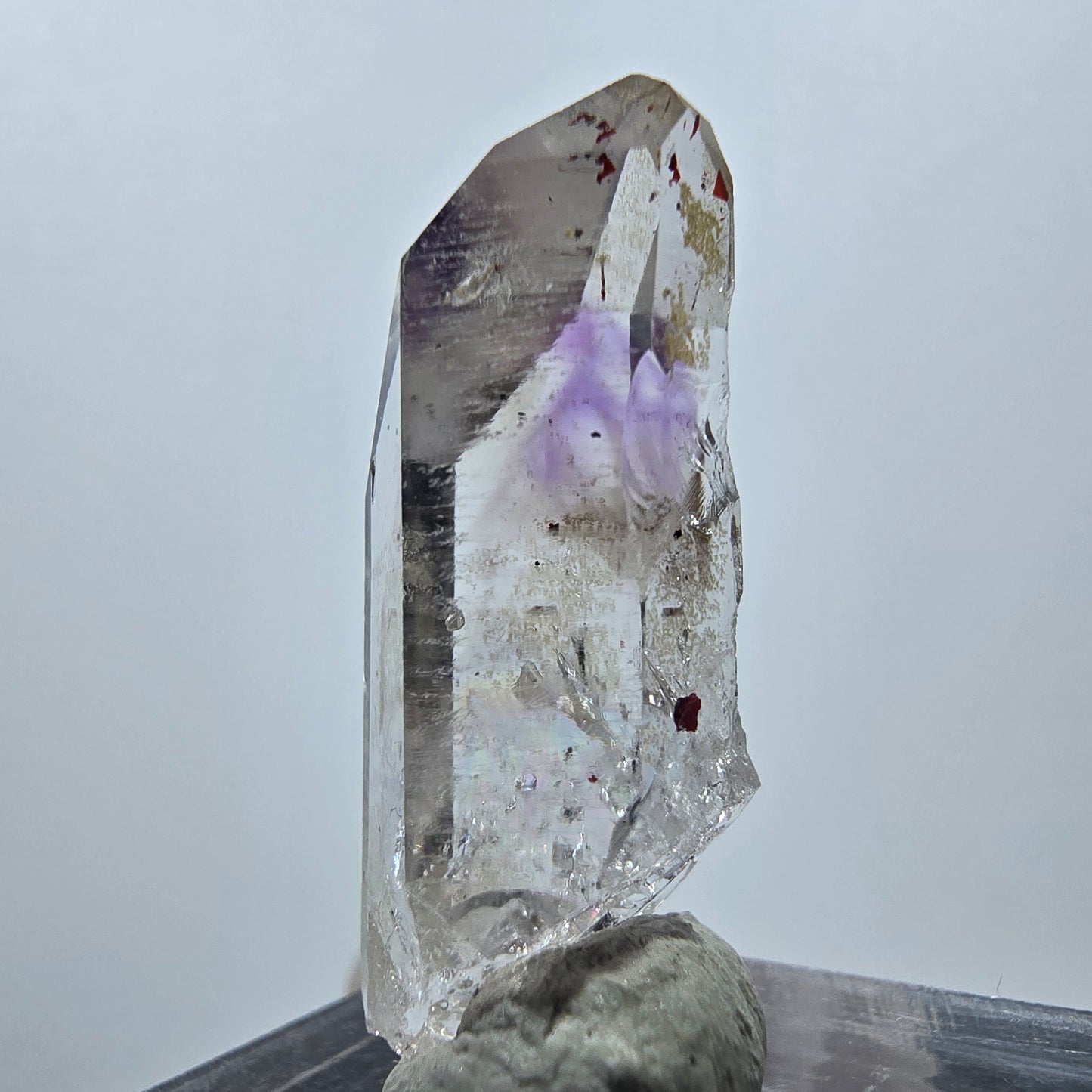 Améthyste fantôme avec hématite, mine Streep, Goboboseb, Namibie, 32 x 10 x 10 mm