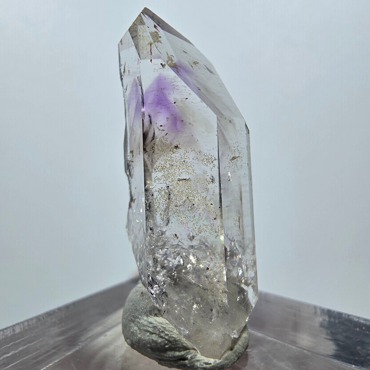 Améthyste fantôme avec hématite, mine Streep, Goboboseb, Namibie, 32 x 10 x 10 mm