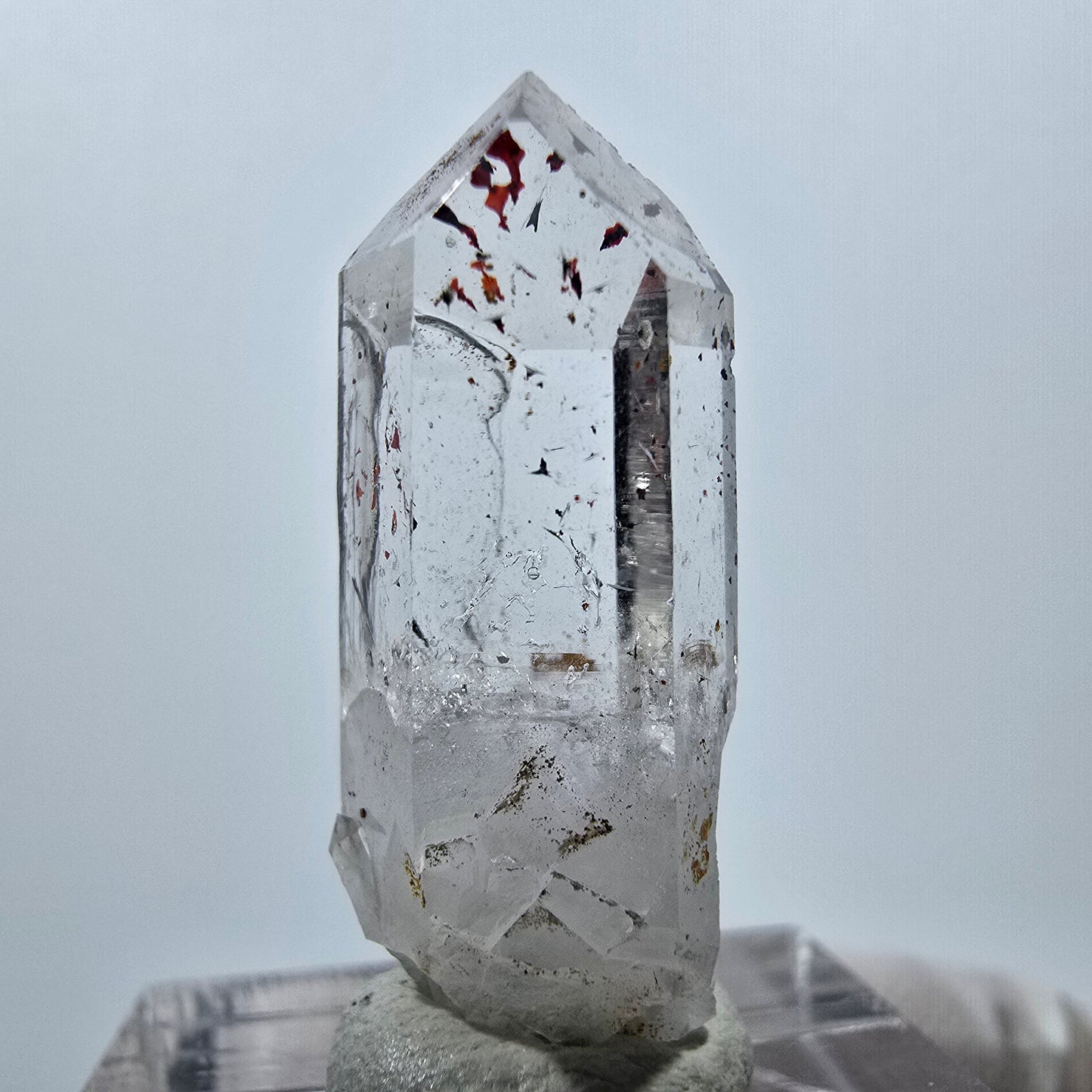 Quartz clair Harlequin Point Streep Mine, Goboboseb, Namibie, 31 x 12 x 10 mm