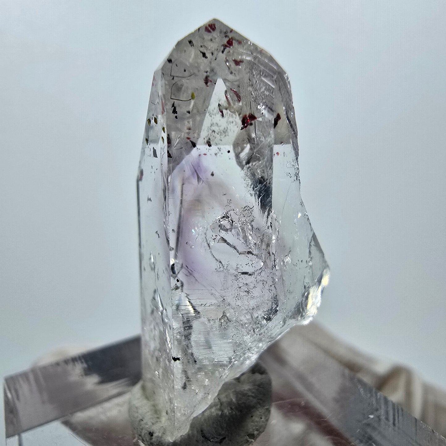 Quartz Harlequin Enhydro, mine Bubble Streep, Goboboseb, Namibie, 32 x 15 x 14 mm