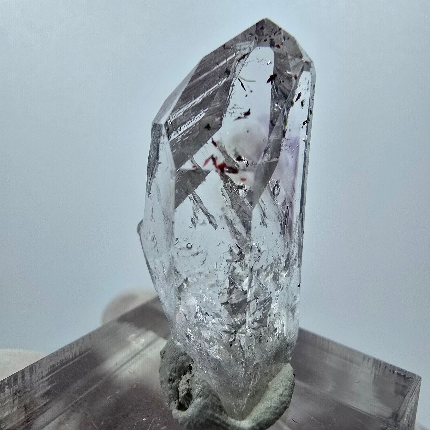 Quartz Harlequin Enhydro, mine Bubble Streep, Goboboseb, Namibie, 32 x 15 x 14 mm