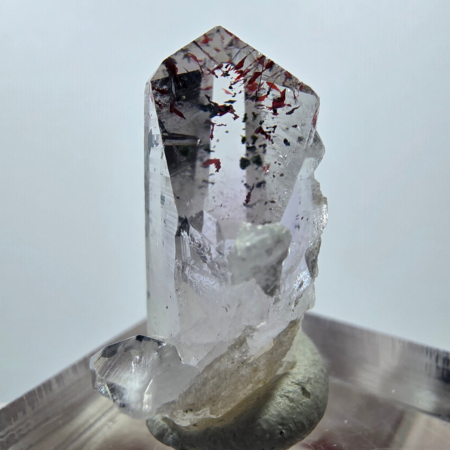 Quartz clair Harlequin Mine Point Streep, Goboboseb, Namibie 26 x 19 x 11 mm