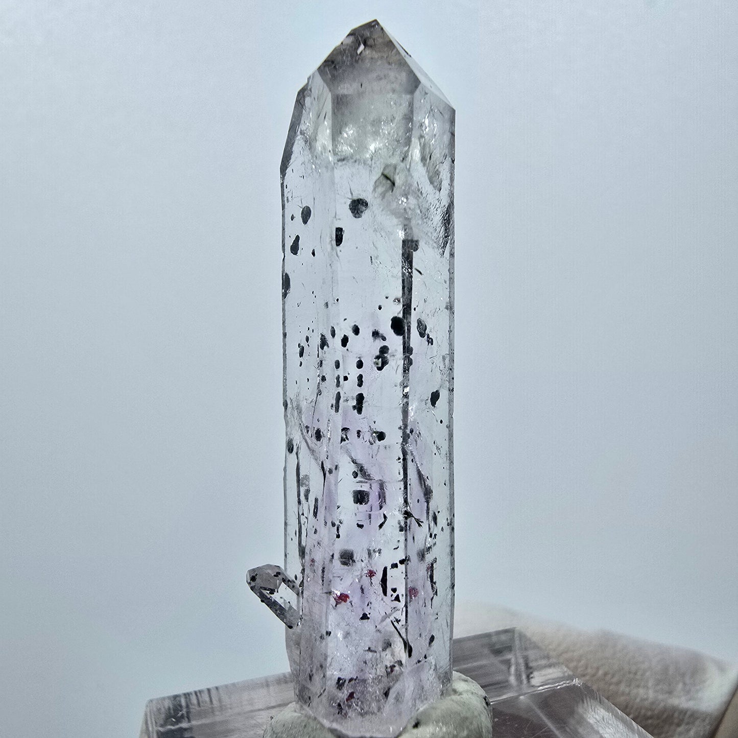 Quartz hématite transparent Point Streep Mine, Goboboseb, Namibie 42 x 12 x 10 mm