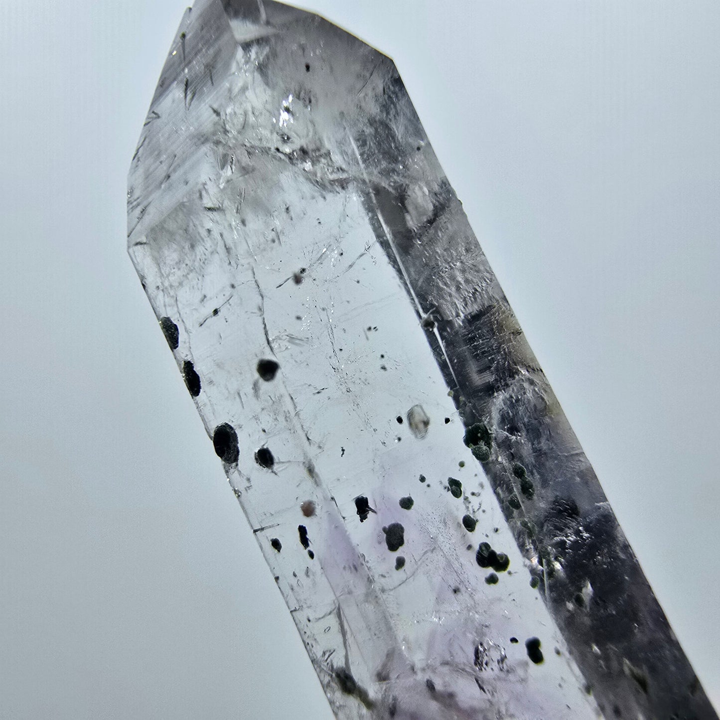 Quartz hématite transparent Point Streep Mine, Goboboseb, Namibie 42 x 12 x 10 mm