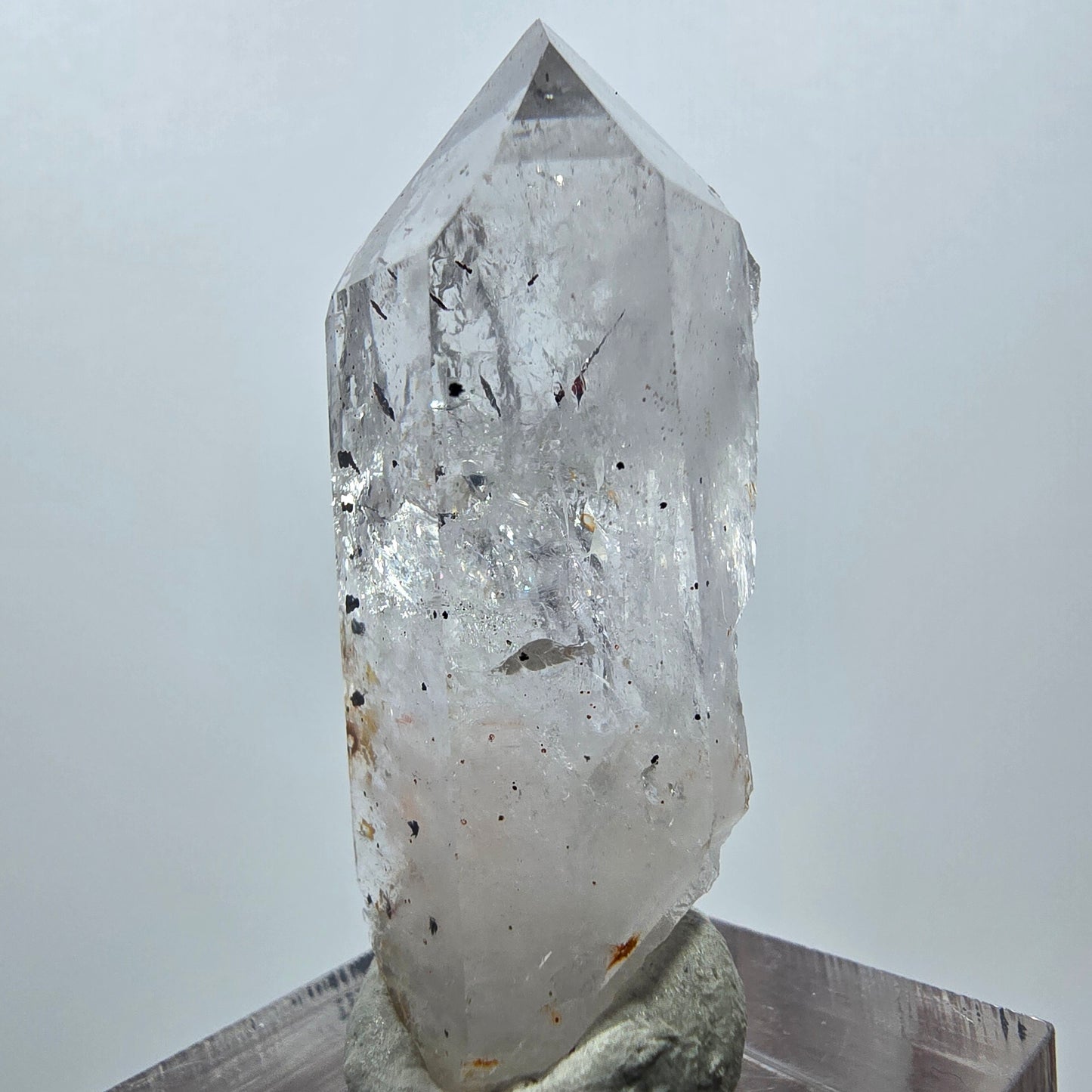 Quartz clair Harlequin Point Streep Mine, Goboboseb, Namibie 43 x 17 x 15 mm