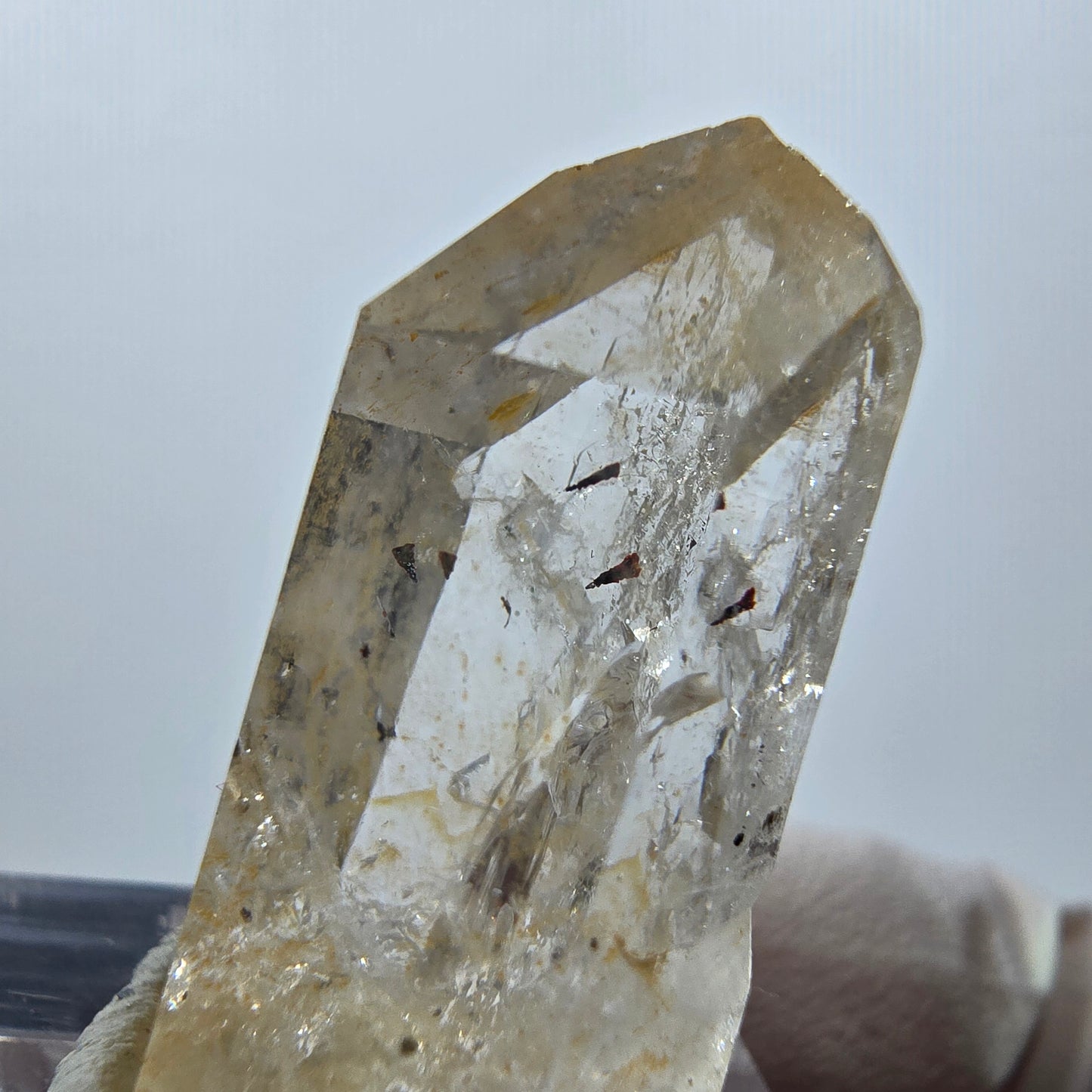 Quartz fantôme Harlequin clair, mine Point Streep, Goboboseb, Namibie, 30 x 14 x 14 mm