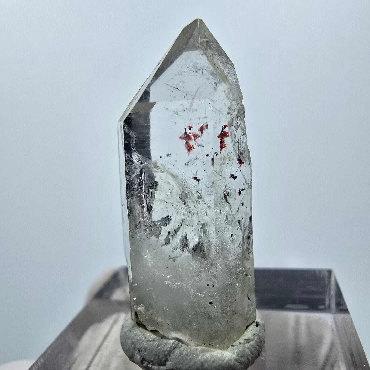 Quartz clair Harlequin Point Streep Mine, Goboboseb, Namibie 28 x 11 x 10 mm