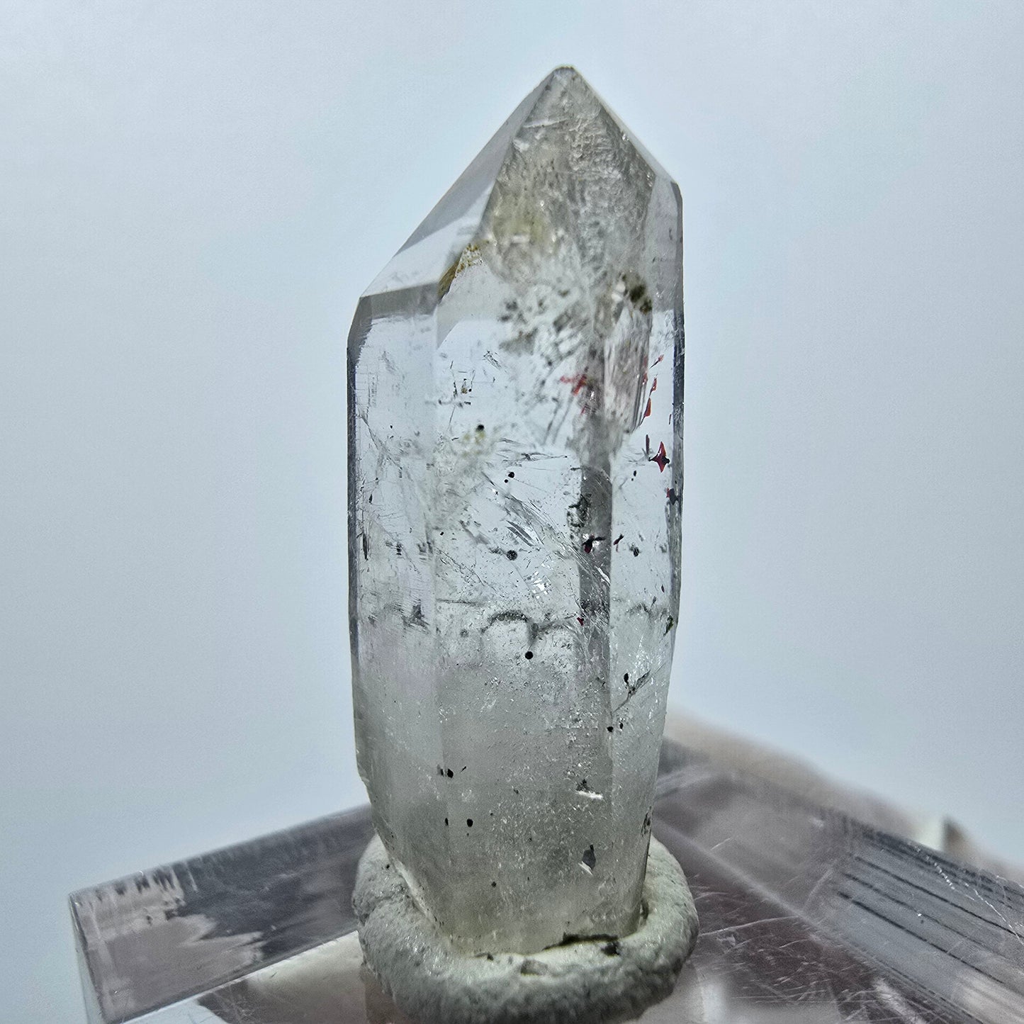 Quartz clair Harlequin Point Streep Mine, Goboboseb, Namibie 28 x 11 x 10 mm