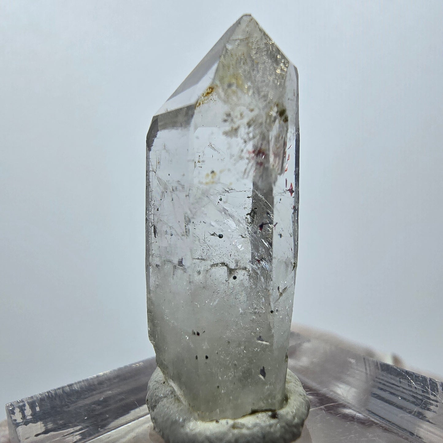 Quartz clair Harlequin Point Streep Mine, Goboboseb, Namibie 28 x 11 x 10 mm