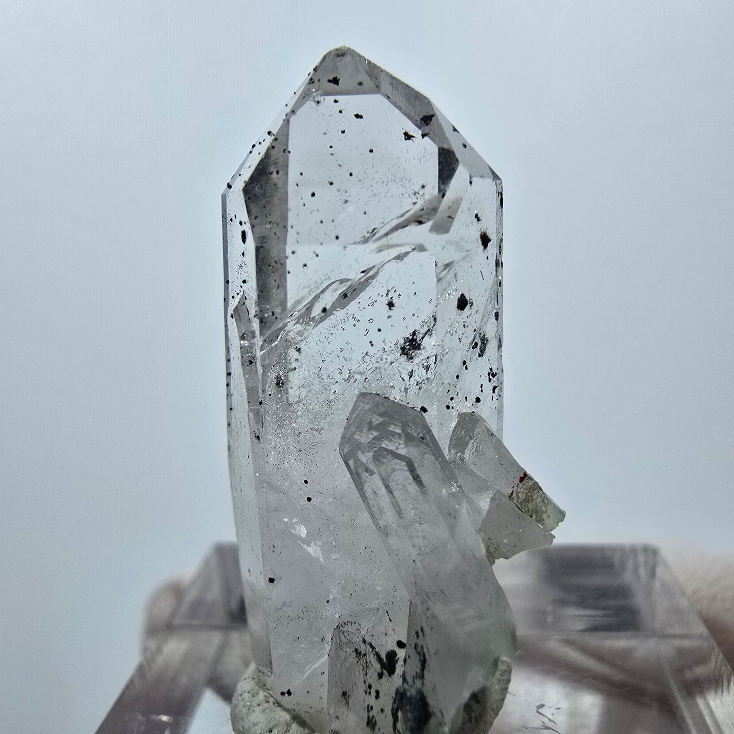 Quartz hématite transparent Point Streep Mine, Goboboseb, Namibie 29 x 14 x 10 mm