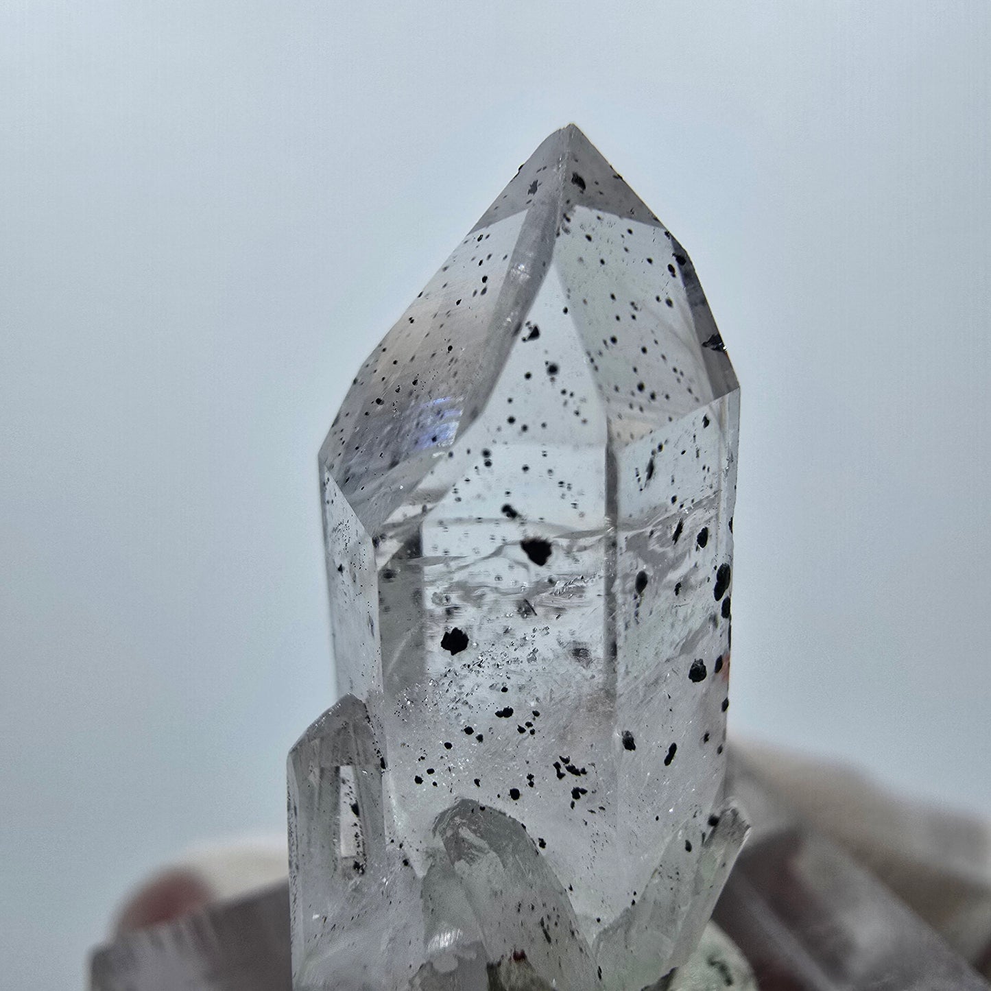 Quartz hématite transparent Point Streep Mine, Goboboseb, Namibie 29 x 14 x 10 mm