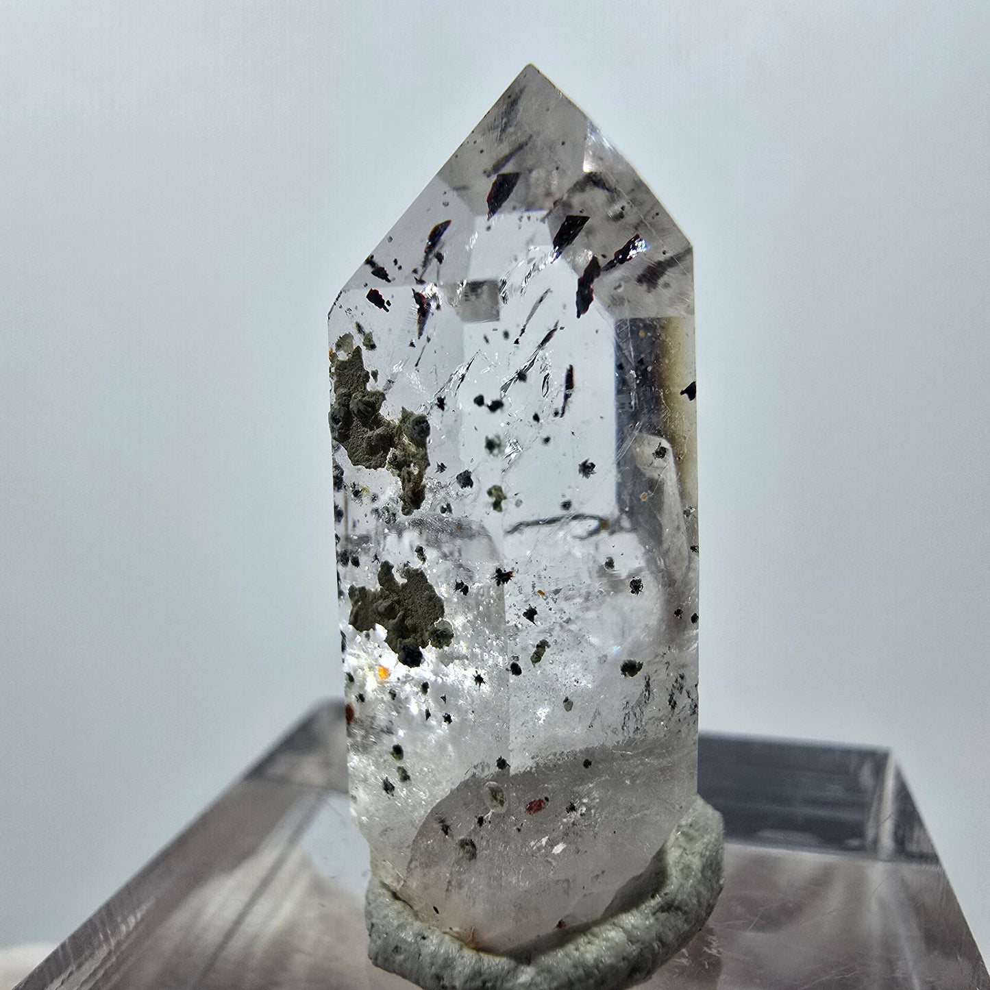 Quartz clair Harlequin Point Streep Mine, Goboboseb, Namibie 28 x 13 x 12 mm