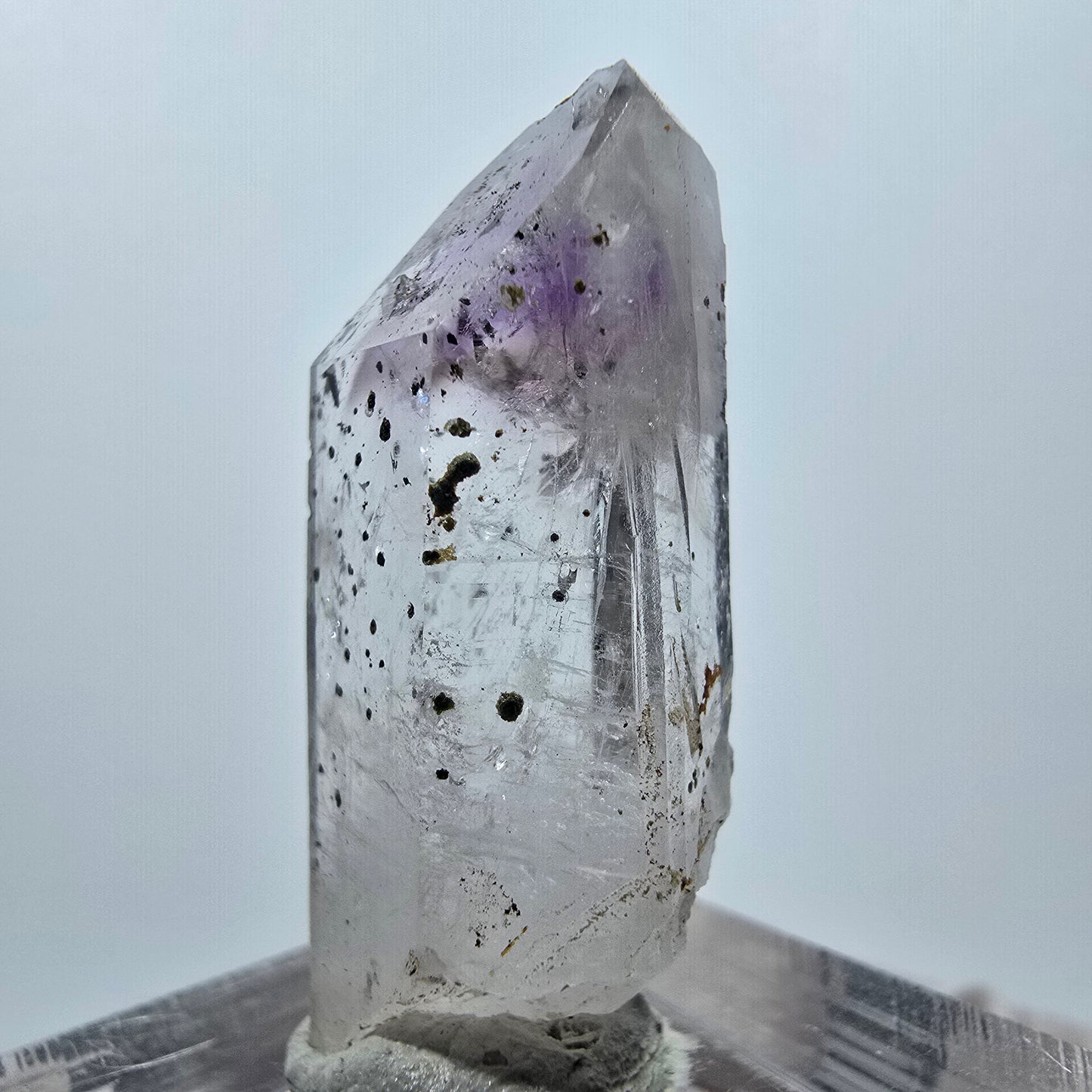 Améthyste fantôme avec hématite, mine Streep, Goboboseb, Namibie, 33 x 14 x 11 mm