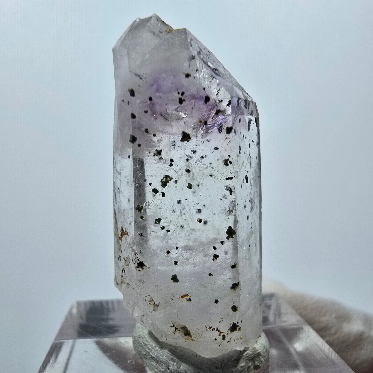 Améthyste fantôme avec hématite, mine Streep, Goboboseb, Namibie, 33 x 14 x 11 mm