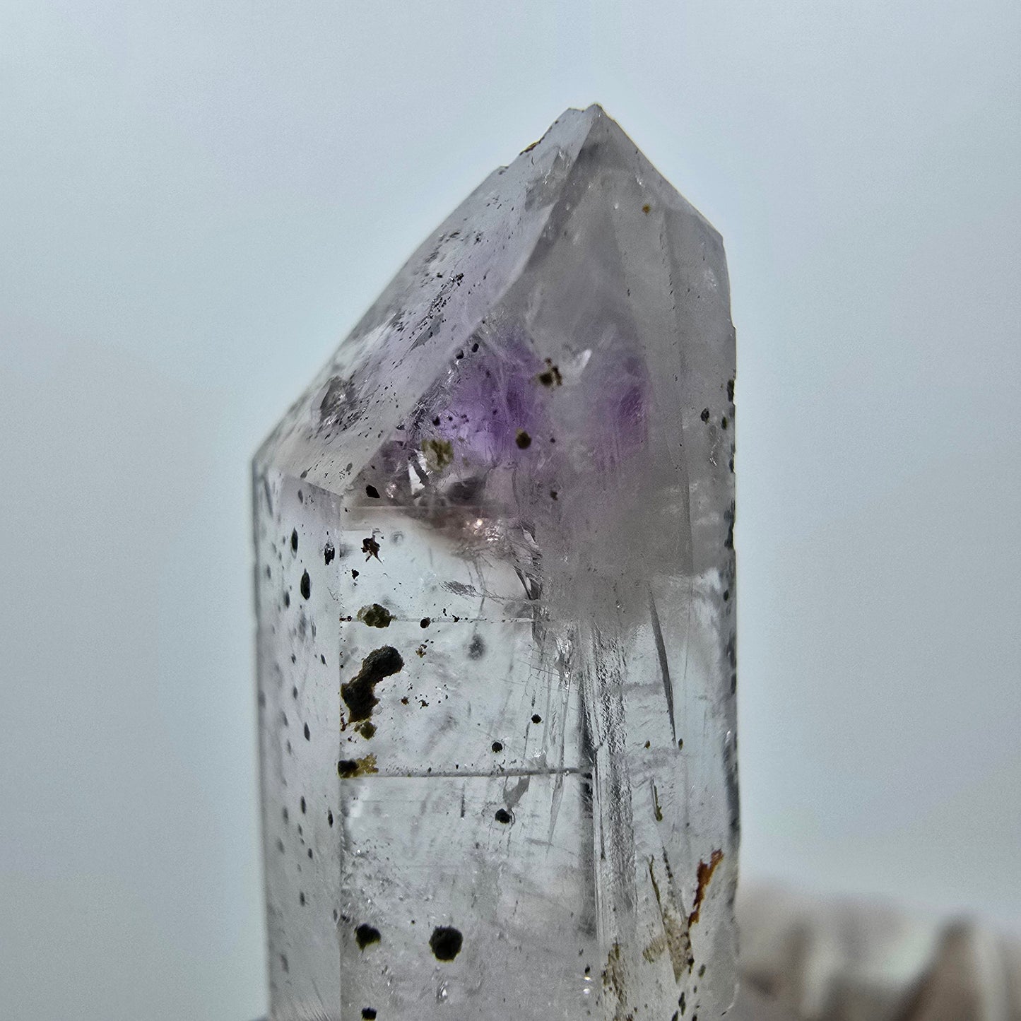 Améthyste fantôme avec hématite, mine Streep, Goboboseb, Namibie, 33 x 14 x 11 mm