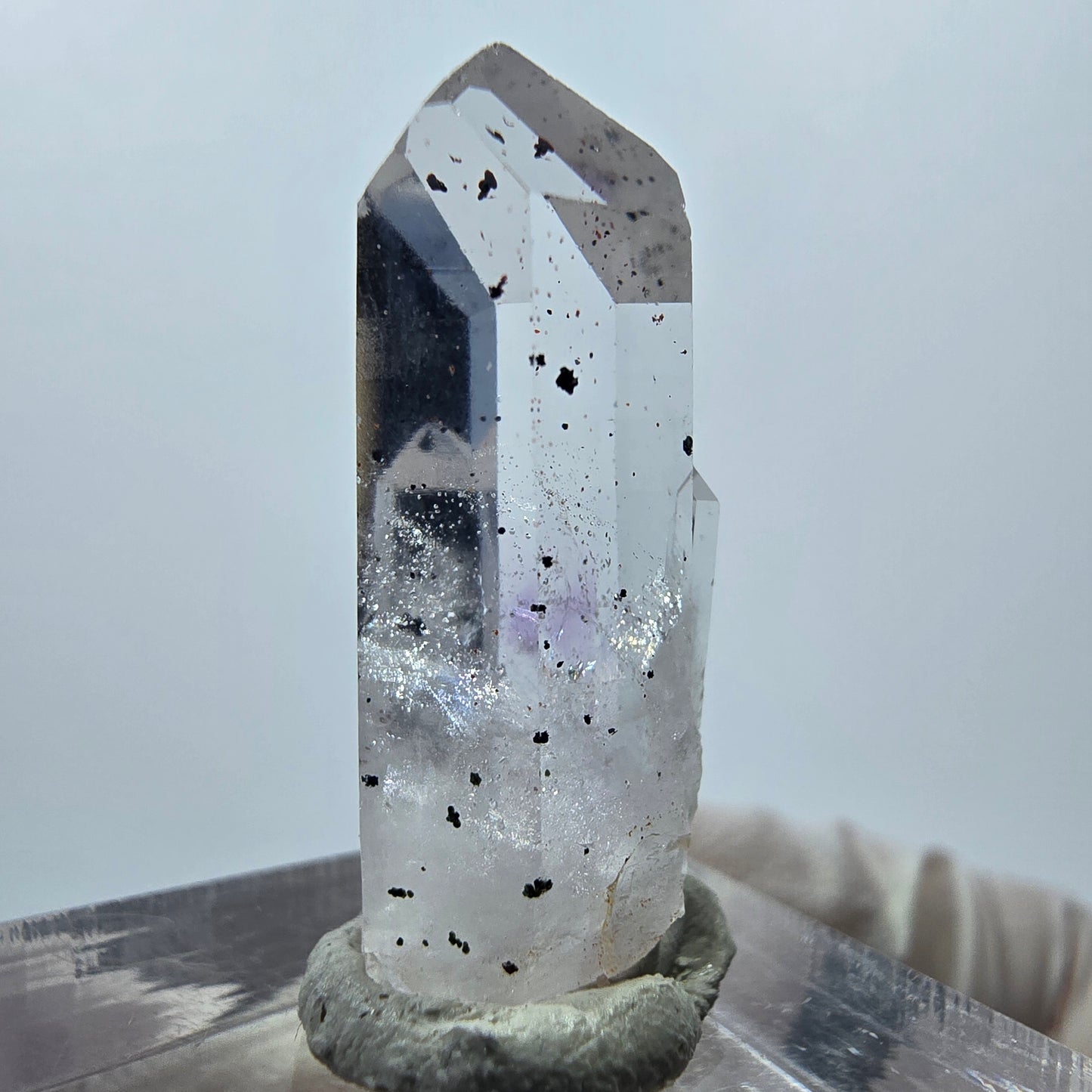 Quartz hématite transparent Point Streep Mine, Goboboseb, Namibie 27 x 11 x 8 mm
