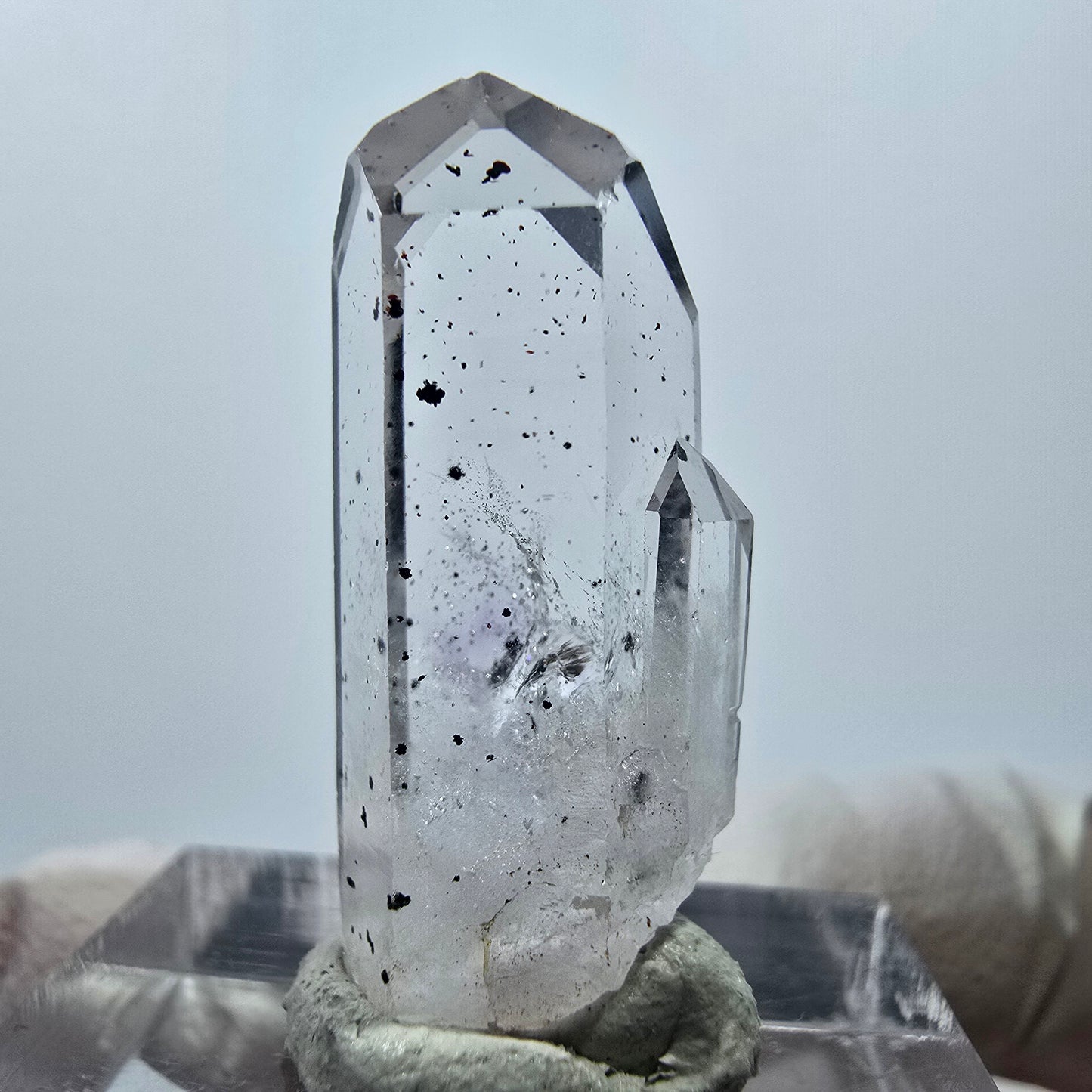 Quartz hématite transparent Point Streep Mine, Goboboseb, Namibie 27 x 11 x 8 mm