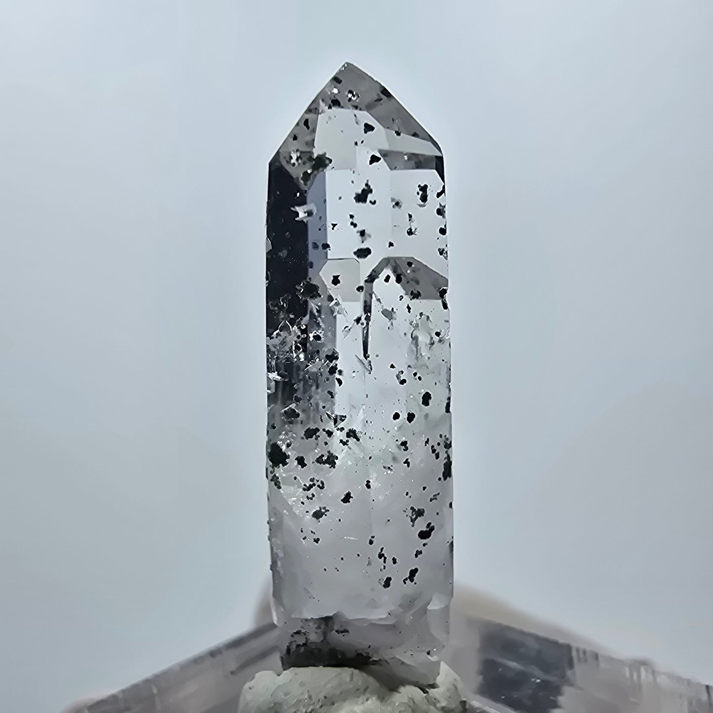 Quartz hématite transparent Point Streep Mine, Goboboseb, Namibie 34 x 9 x 9 mm