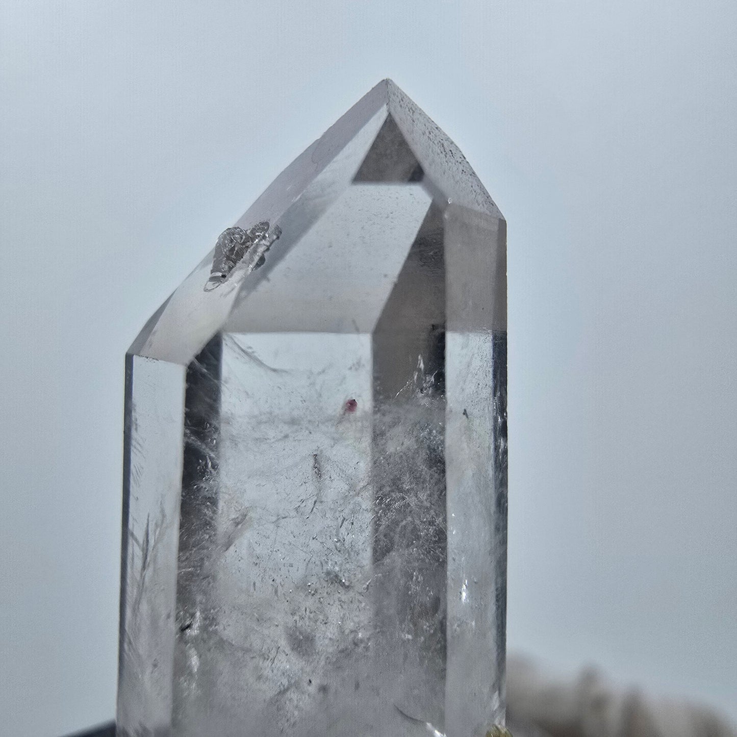 Améthyste fantôme avec hématite, mine Streep, Goboboseb, Namibie, 30 x 15 x 10 mm