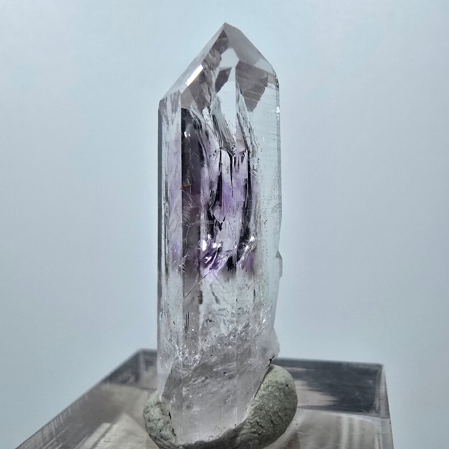 Améthyste fantôme avec hématite, mine Streep, Goboboseb, Namibie, 32 x 10 x 10 mm