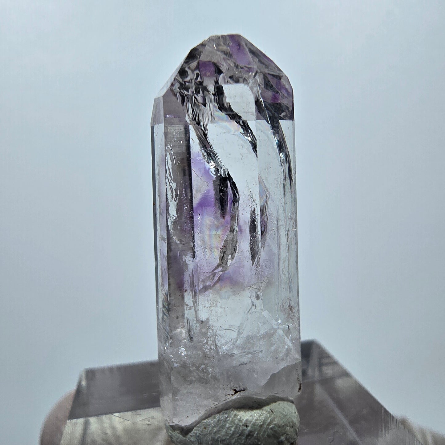 Améthyste fantôme avec hématite, mine Streep, Goboboseb, Namibie, 32 x 10 x 10 mm