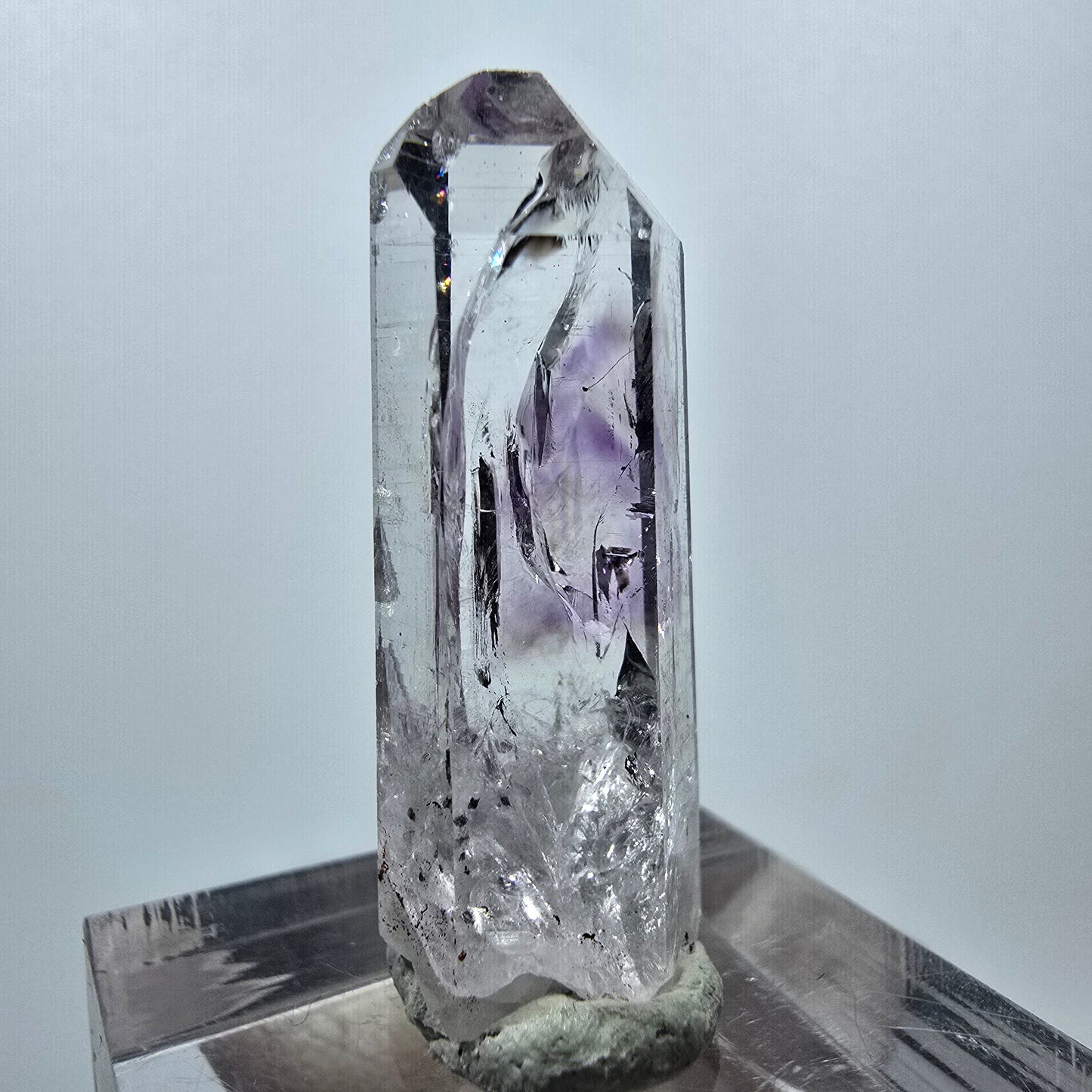 Améthyste fantôme avec hématite, mine Streep, Goboboseb, Namibie, 32 x 10 x 10 mm