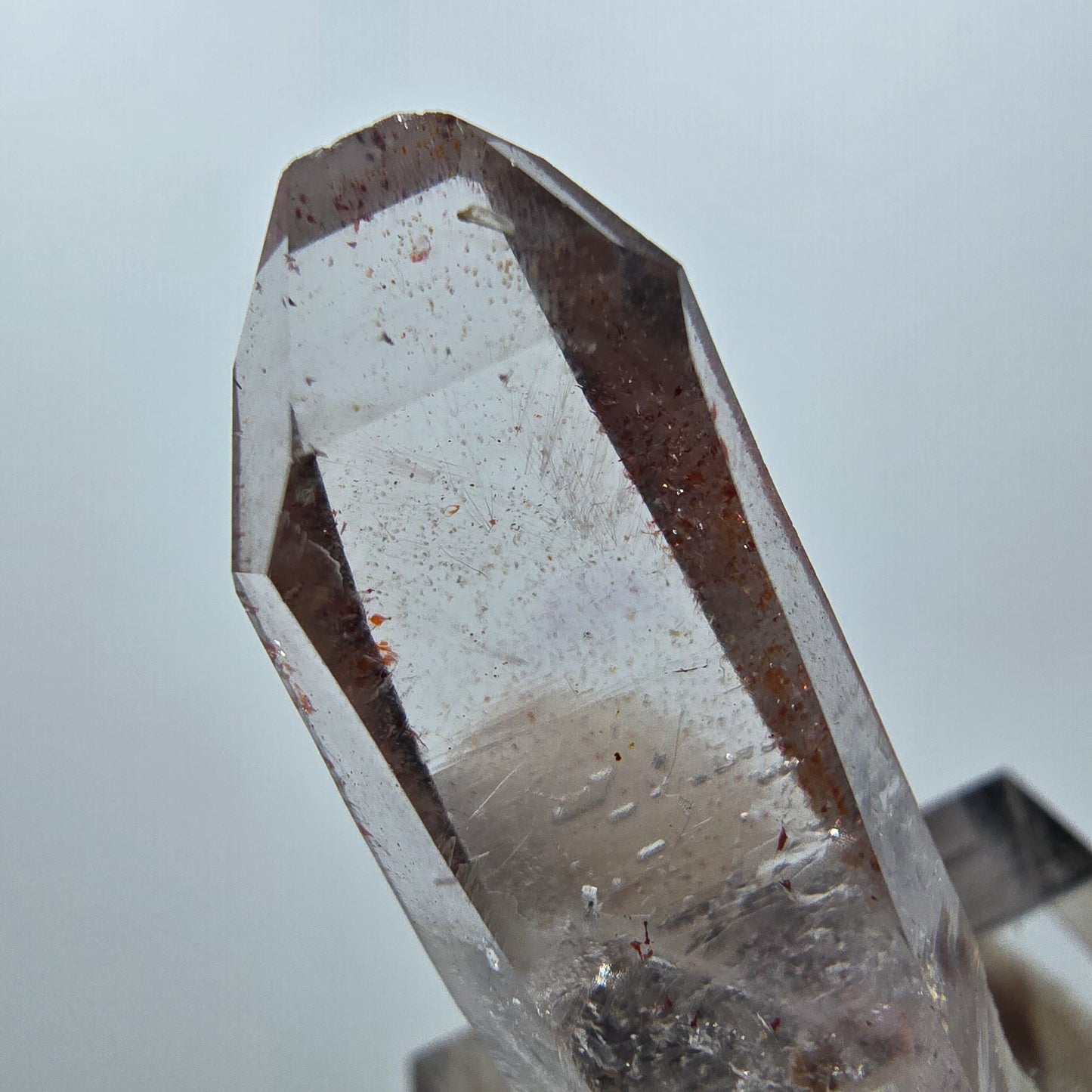 Améthyste fantôme avec hématite Goboboseb, Namibie 34 x 13 x 8 mm