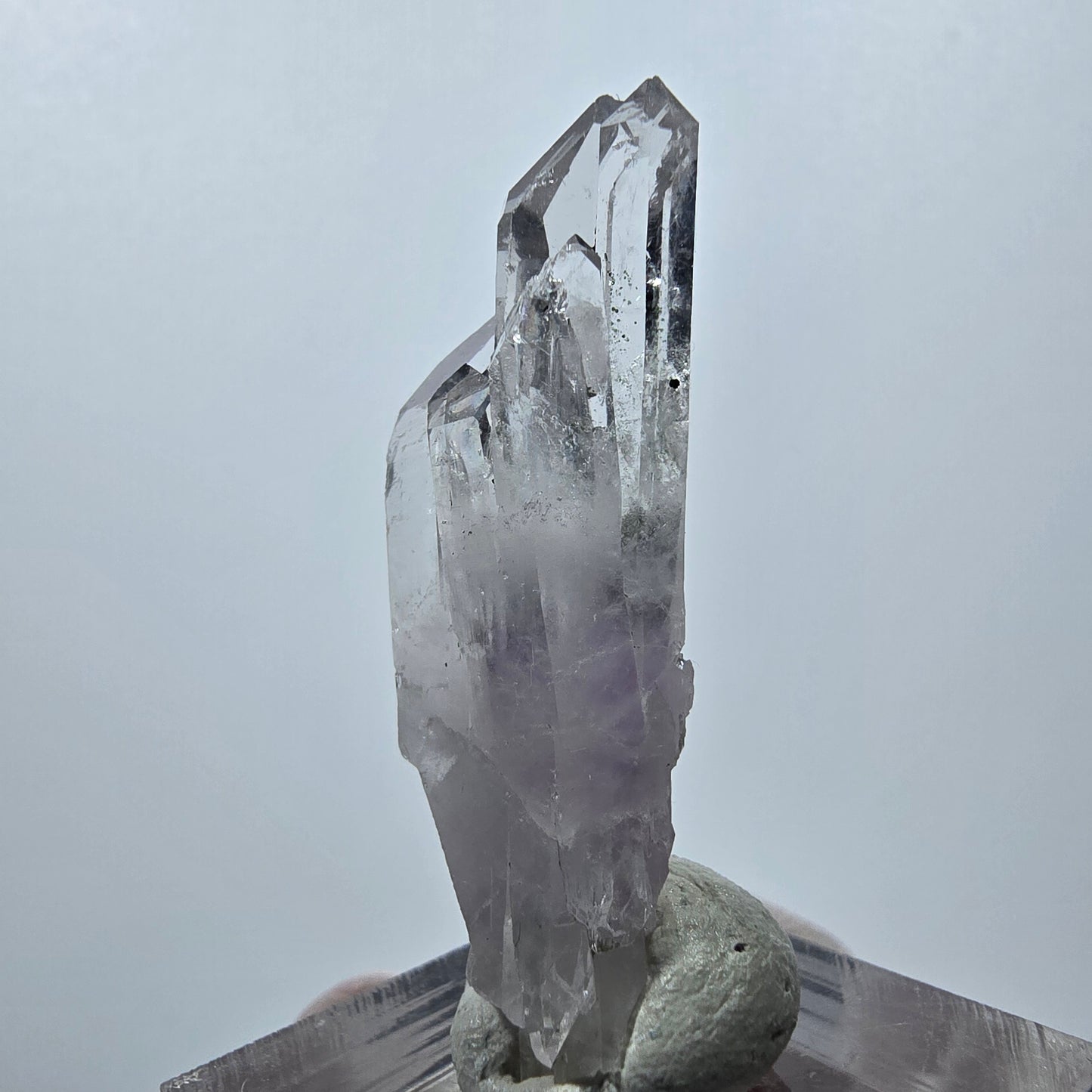 Améthyste fantôme avec hématite, mine Streep, Goboboseb, Namibie, 44 x 16 x 10 mm