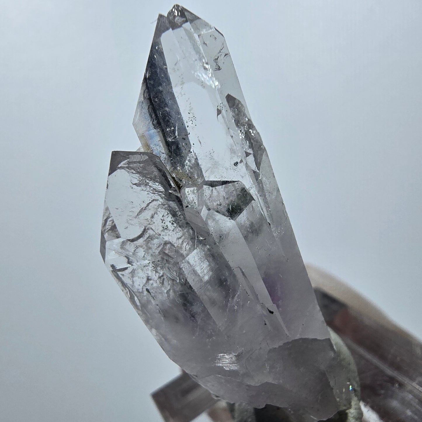 Améthyste fantôme avec hématite, mine Streep, Goboboseb, Namibie, 44 x 16 x 10 mm