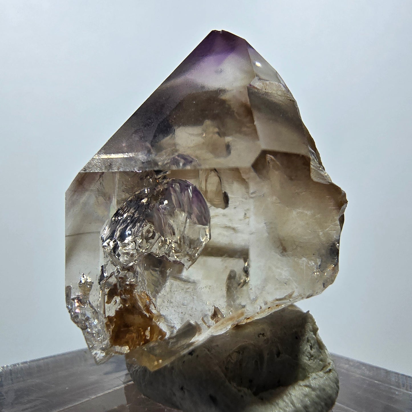 Pointe de sceptre en améthyste fantôme de Goboboseb, Namibie, 30 x 24 x 19 mm