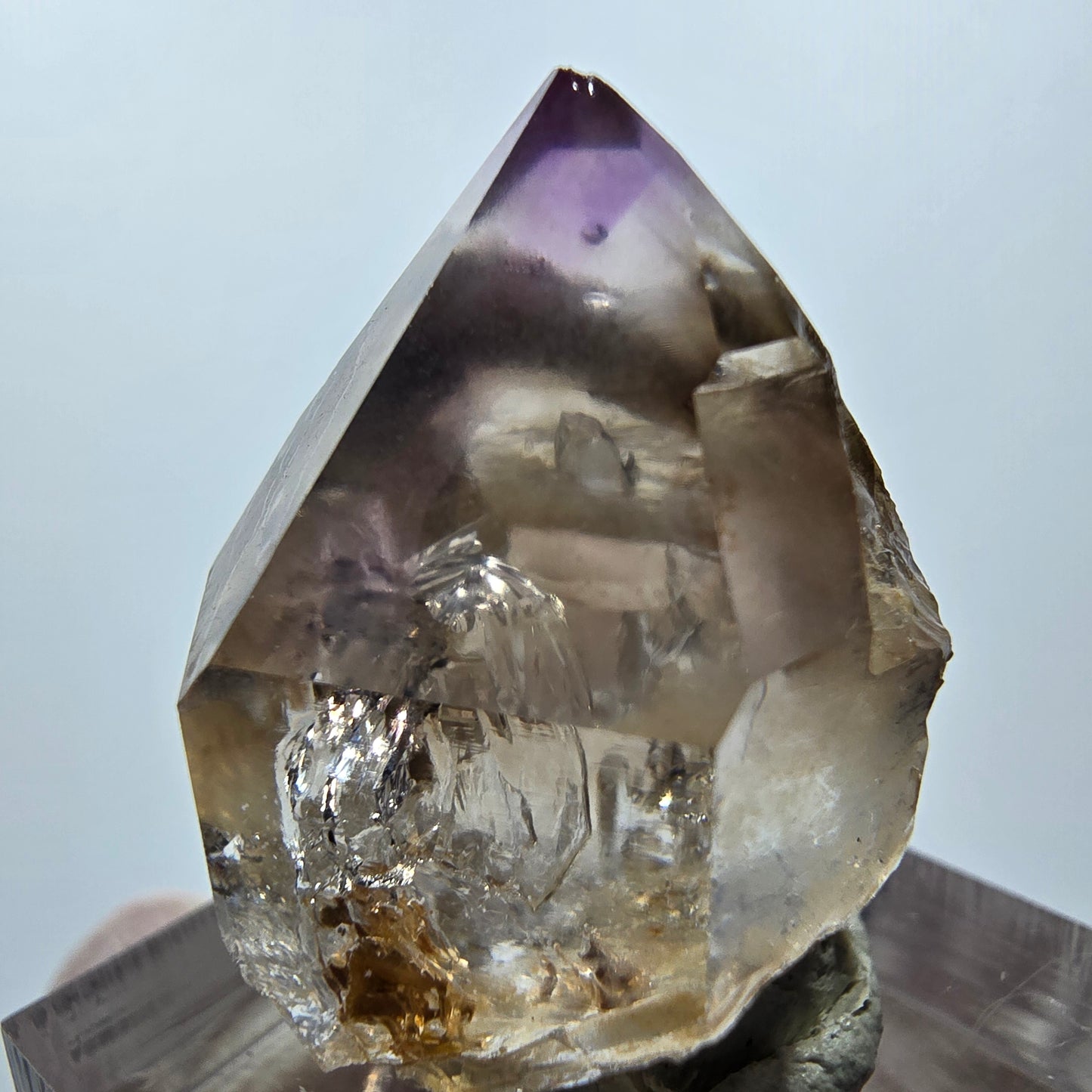 Pointe de sceptre en améthyste fantôme de Goboboseb, Namibie, 30 x 24 x 19 mm