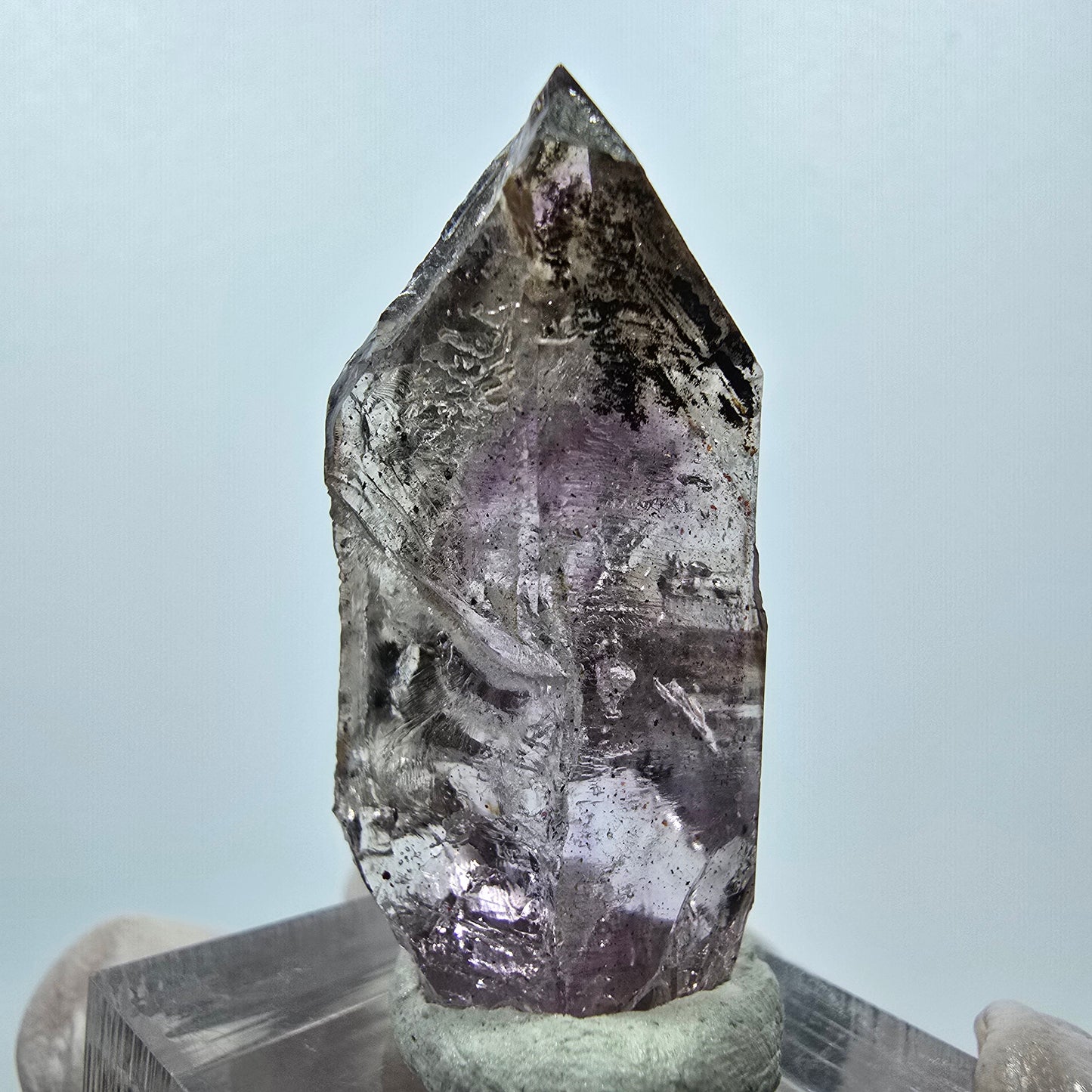 Pointe de sceptre squelette en améthyste fantôme, Goboboseb, Namibie, 39 x 19 x 12 mm