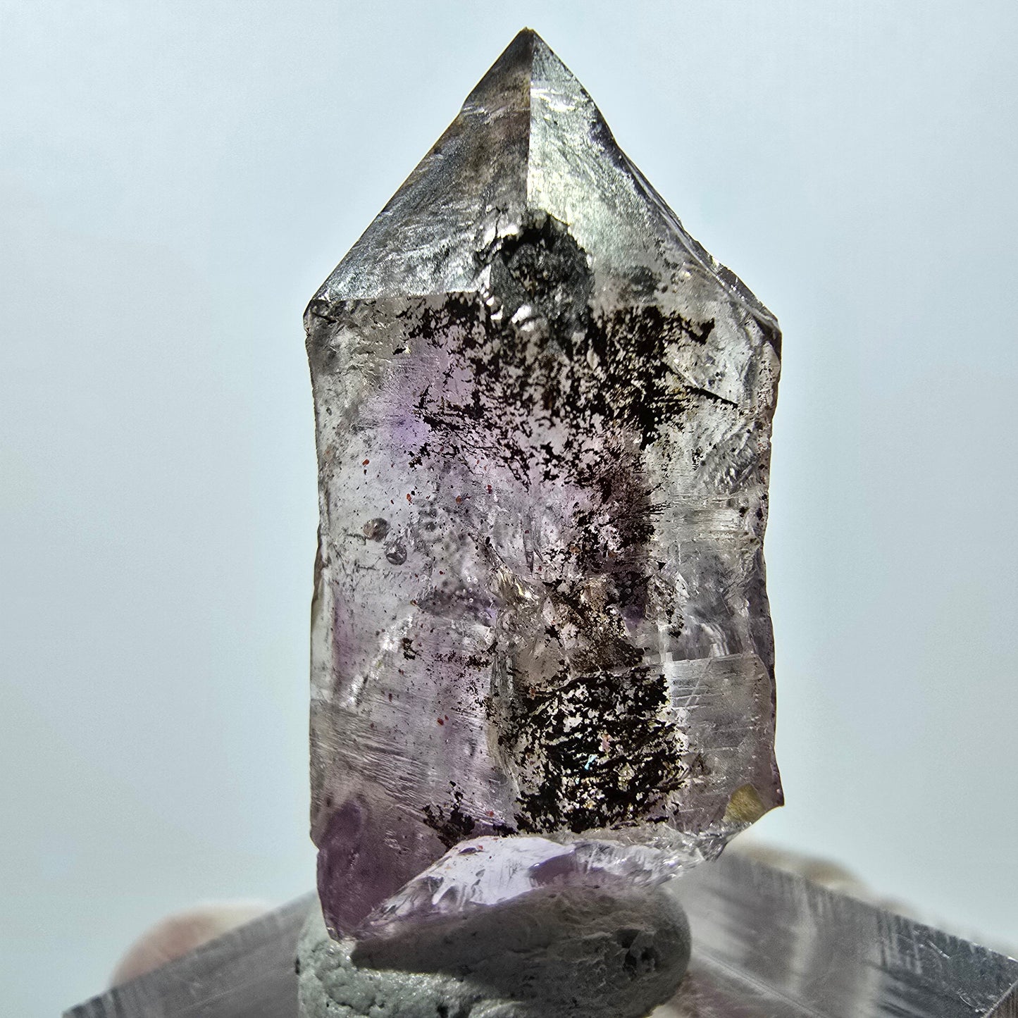 Pointe de sceptre squelette en améthyste fantôme, Goboboseb, Namibie, 39 x 19 x 12 mm