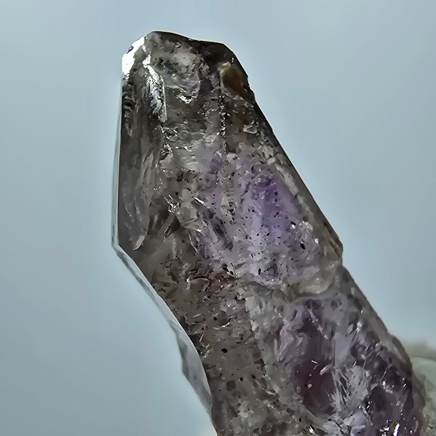 Pointe de sceptre squelette en améthyste fantôme, Goboboseb, Namibie, 39 x 19 x 12 mm
