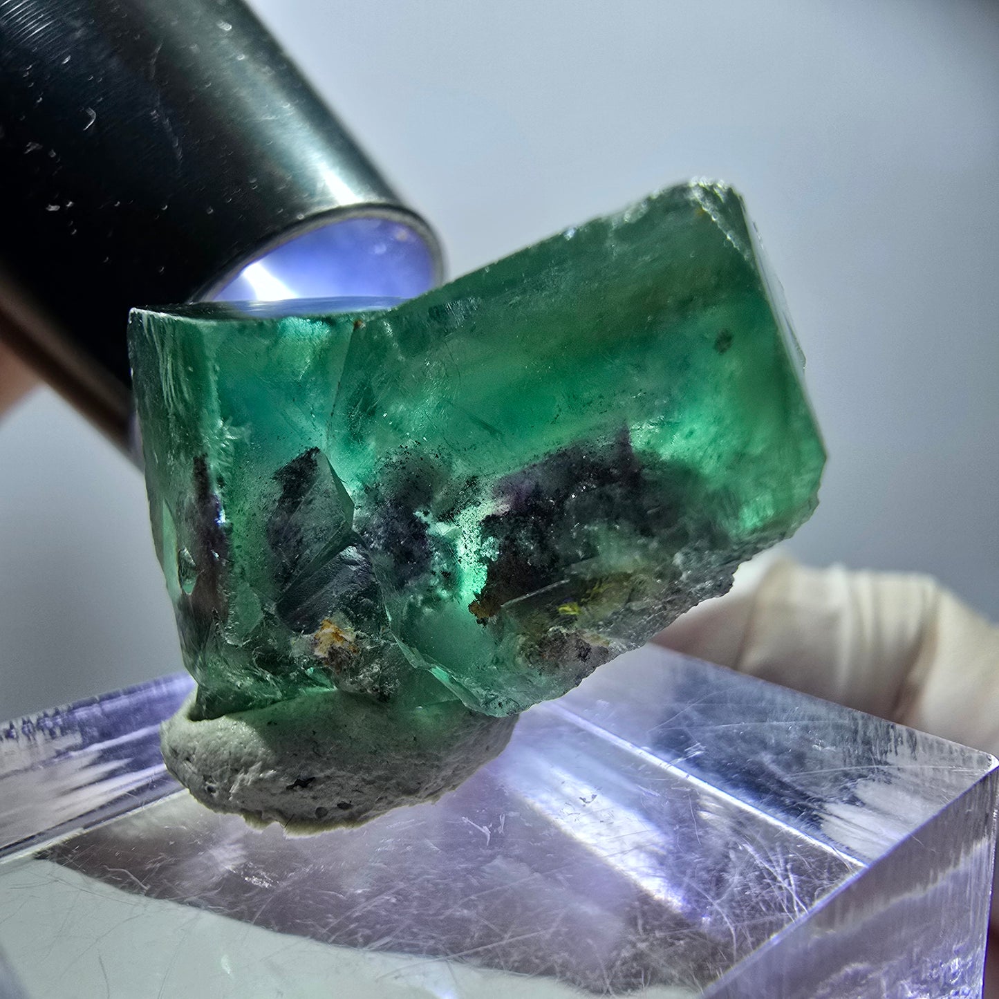 Spécimen rare de cube de fluorite, vert violet, Okorusu, Namibie, 25 x 16 x 14 mm