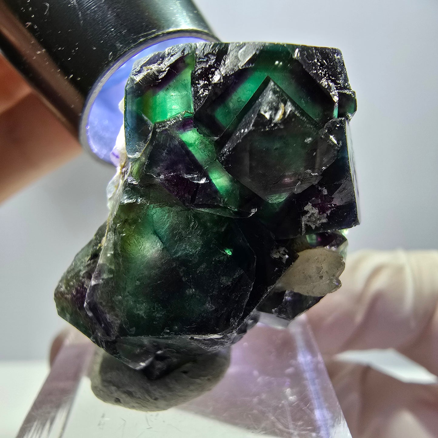 Rare cube de fluorite UV, spécimen de quartz, vert violet, Okorusu, Namibie 32 x 26 x 15 mm