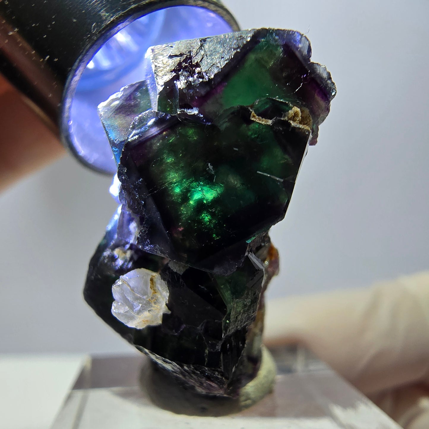 Rare cube de fluorite UV, spécimen de quartz, vert violet, Okorusu, Namibie 32 x 26 x 15 mm