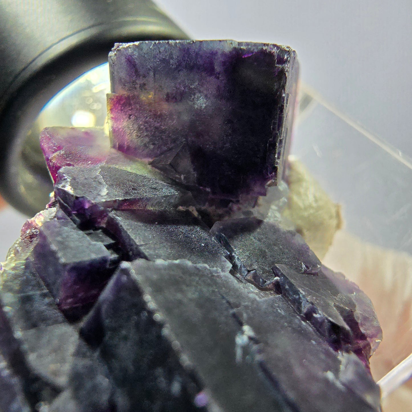 Spécimen rare de cube de fluorite, vert violet, Okorusu, Namibie 43 x 27 x 22 mm