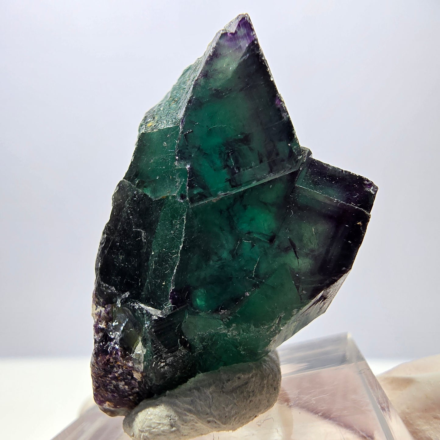 Rare spécimen de cube de fluorite, vert-violet, Okorusu, Namibie, 36 x 26 x 24 mm